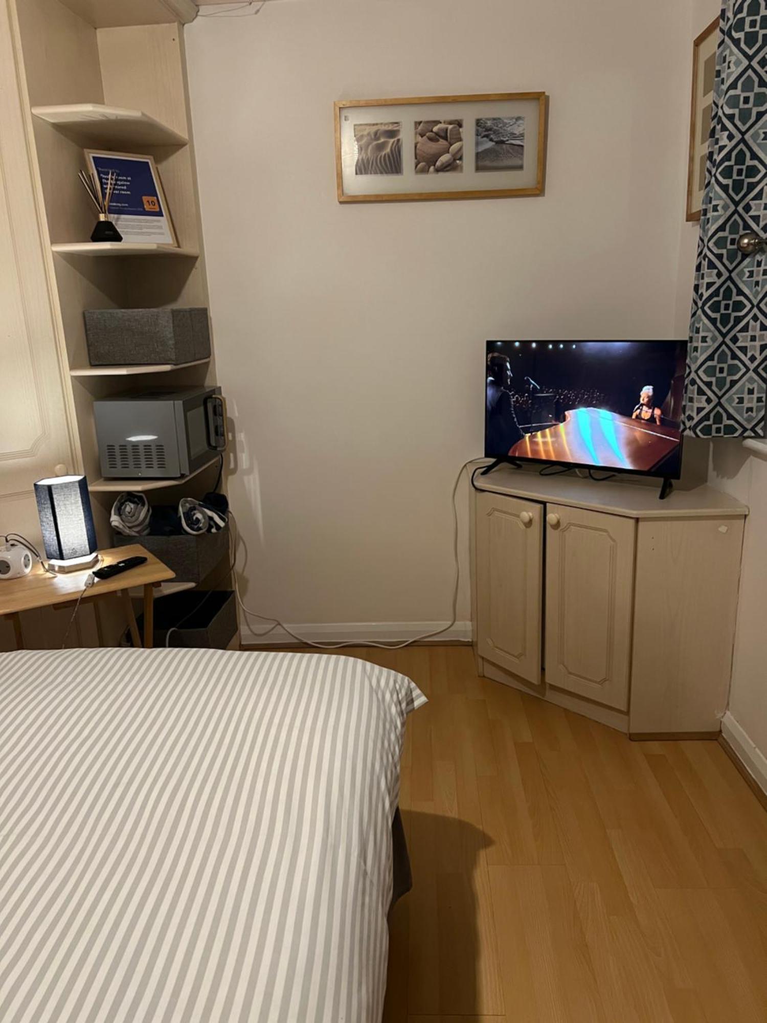 Double Room At The Bungalow With Shared Shower Room Kettering Zewnętrze zdjęcie